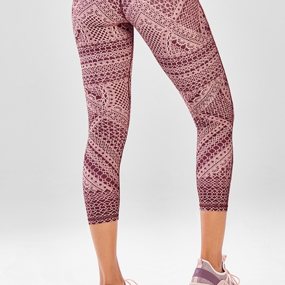 Fabletics Bundle Capri & Tank - Picture 3 of 5